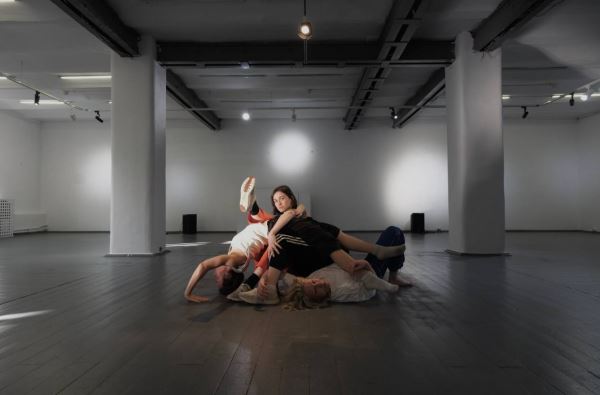 В Москве исследуют точки взаимодействия современного танца и галереи
